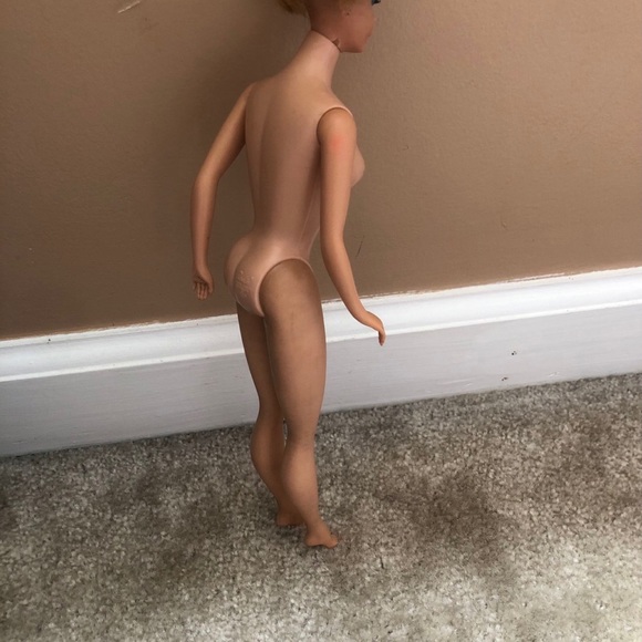 *VINTAGE* Original 1961 Bubble Cut Barbie - Picture 6 of 11